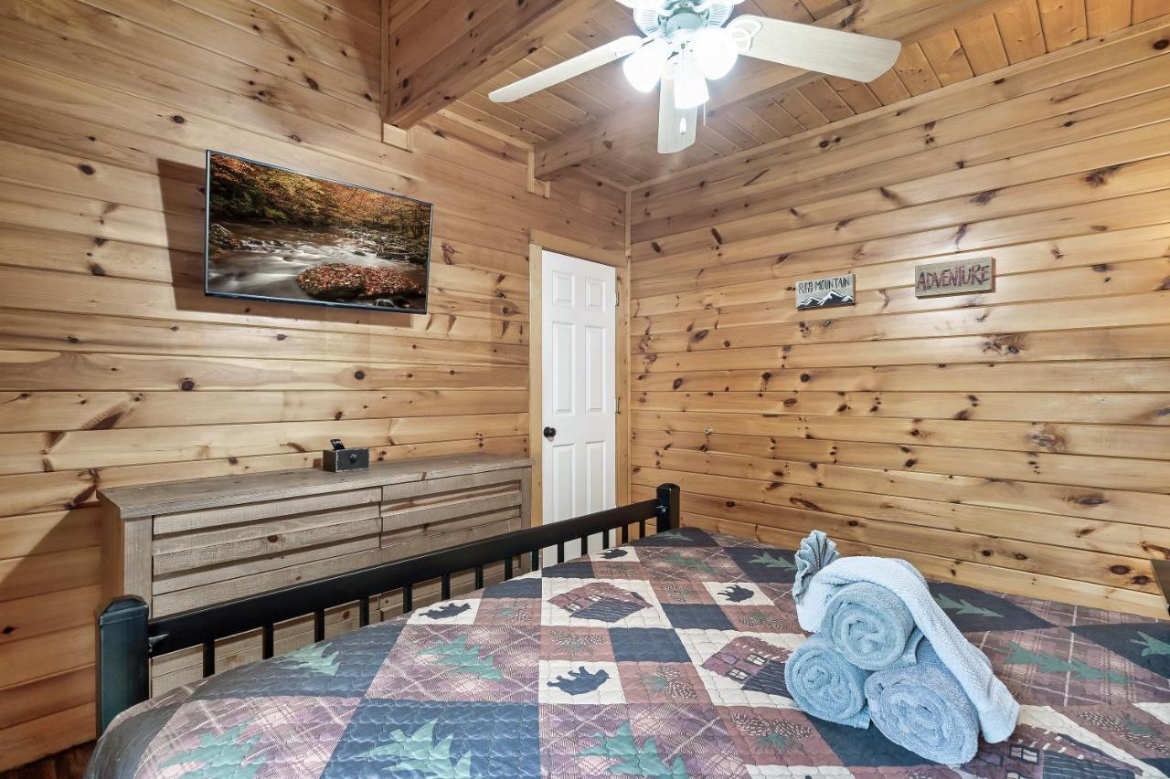 Chalet Bearly Gnomey Gatlinburg