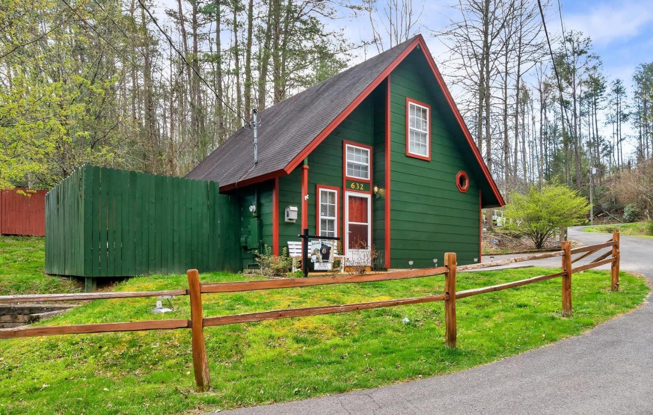 Chalet Bearly Gnomey *
